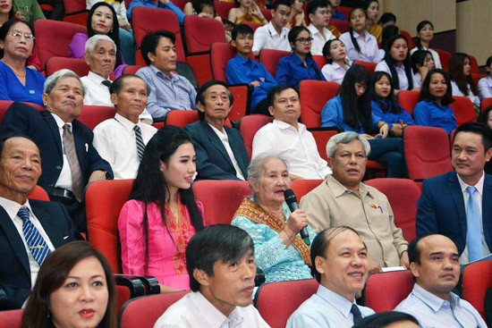 nong am dem giao luu tham tinh huu nghi viet lao