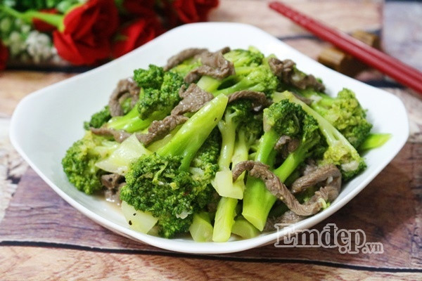 bua toi gion mat mon bo xao bong cai xanh an het bay trong 1 not nhac