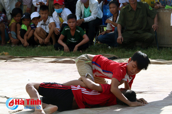 Hấp dẫn giải đấu vật truyền thống chào mừng Quốc khánh 2/9