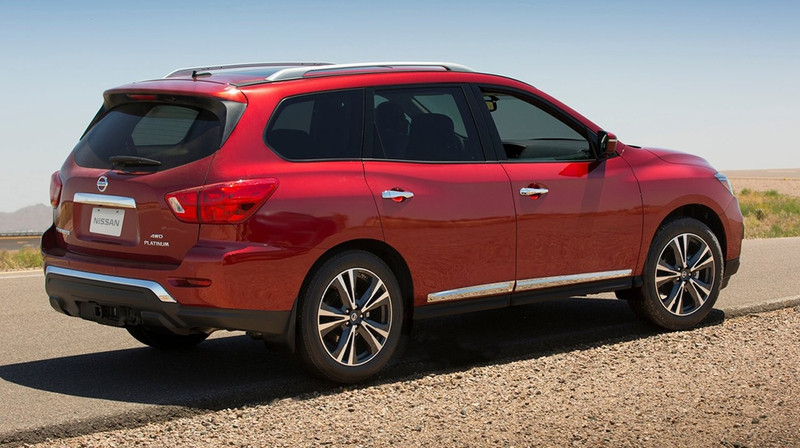 o to co tinh nang canh bao chong bo quen tre trong xe