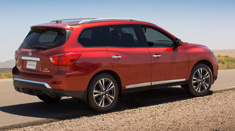 o to co tinh nang canh bao chong bo quen tre trong xe