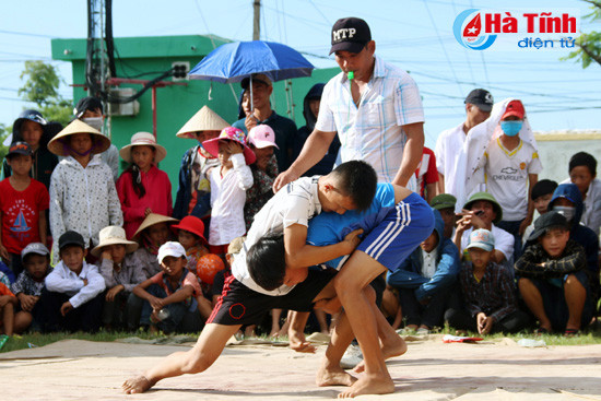 Hấp dẫn giải đấu vật truyền thống chào mừng Quốc khánh 2/9
