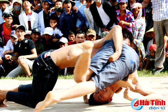 Hấp dẫn giải đấu vật truyền thống chào mừng Quốc khánh 2/9