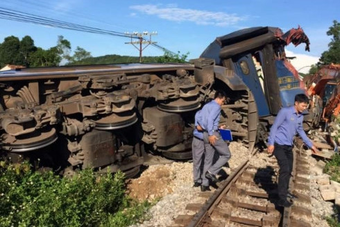 tau se3 trat banh hang tram hanh khach thoat chet