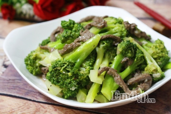 bua toi gion mat mon bo xao bong cai xanh an het bay trong 1 not nhac