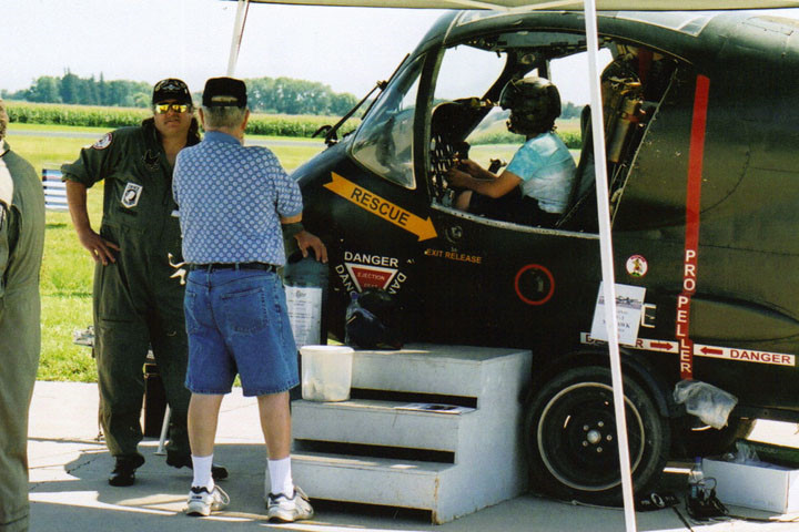 ve ham ho cua may bay trinh sat chien thuat my mohawk