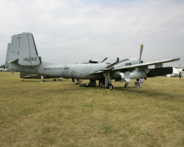 ve ham ho cua may bay trinh sat chien thuat my mohawk