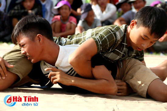 Hấp dẫn giải đấu vật truyền thống chào mừng Quốc khánh 2/9