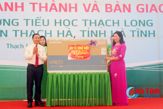 vietcombank ban giao 3 cong trinh an sinh xa hoi tri gia tai tro gan 12 ty