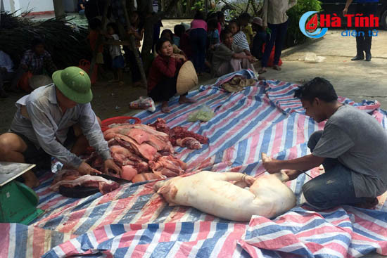 photo ban rao tre vui mung don tet lap lo