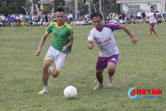 phuong ha huy tap vo dich giai bong da nam thanh nien tp ha tinh