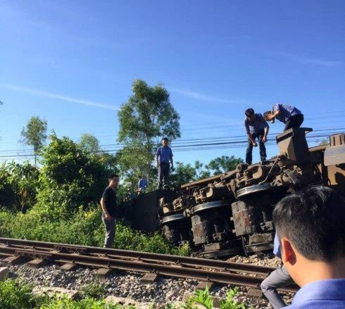 tau se3 trat banh hang tram hanh khach thoat chet