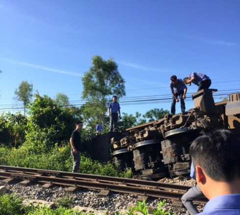 tau se3 trat banh hang tram hanh khach thoat chet