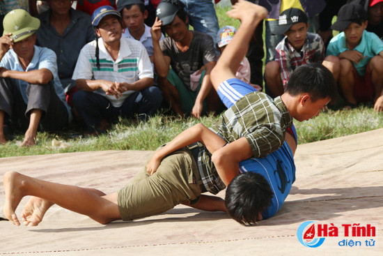 Hấp dẫn giải đấu vật truyền thống chào mừng Quốc khánh 2/9