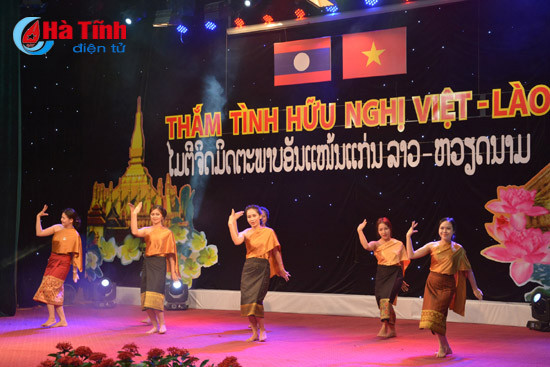 nong am dem giao luu tham tinh huu nghi viet lao