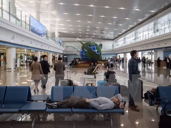 cong dan my voi va roi trieu tien truoc thoi diem lenh cam co hieu luc