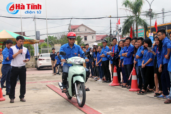 ngay hoi thanh nien voi an toan giao thong