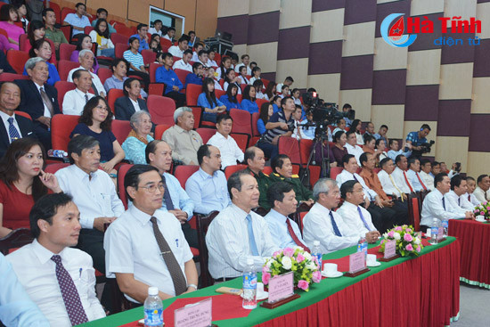 nong am dem giao luu tham tinh huu nghi viet lao