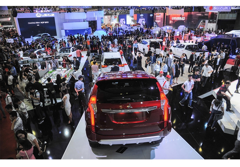 4 thang kho khan cho doi thi truong oto viet