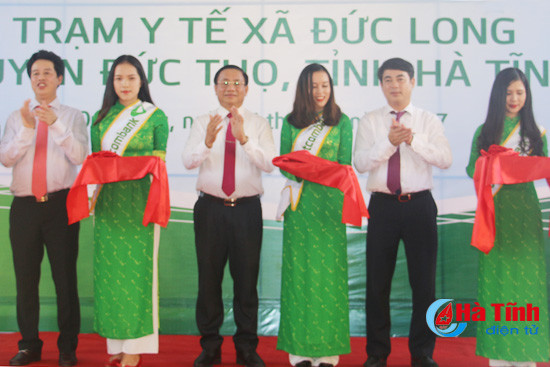 vietcombank ban giao 3 cong trinh an sinh xa hoi tri gia tai tro gan 12 ty