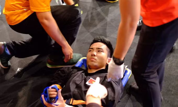 vo si viet nam gay tay bi xu thua o tran tranh hc vang voi malaysia