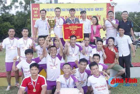 phuong ha huy tap vo dich giai bong da nam thanh nien tp ha tinh