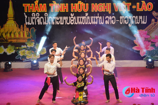 nong am dem giao luu tham tinh huu nghi viet lao