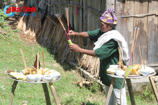 photo ban rao tre vui mung don tet lap lo