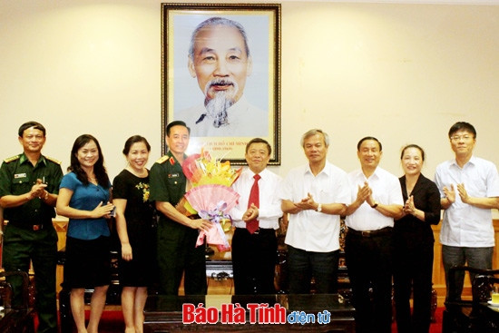 Lãnh đạo tỉnh chúc mừng Thiếu tướng Vũ Nam Phong ảnh 1