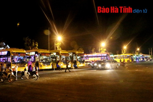 Hệ thống bãi đỗ xe rộng rãi với 50 chỗ đón, trả khách, công suất phục vụ 800 xe/ngày đêm và dịch vụ vệ sinh, rửa xe. Hệ thống bãi đỗ xe rộng rãi với 50 chỗ đón, trả khách, công suất phục vụ 800 xe/ngày đêm và dịch vụ vệ sinh, rửa xe.