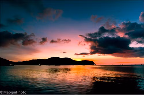 Cảng Bến Đầm trong ánh hoàng hôn.