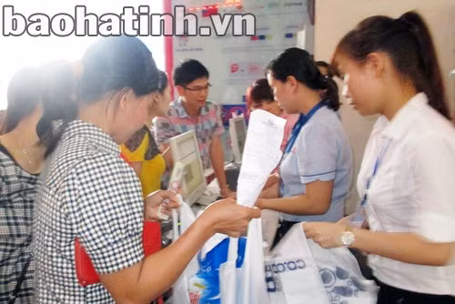 Chen nhau mua hàng khuyến mãi ở siêu thị Co.op mart Hà Tĩnh