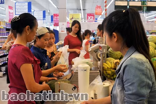 Mặt hàng hoa quả tại các siêu thị "hút" người tiêu dùng