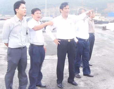Bí thư Tỉnh uỷ Nguyễn Thanh Bình kiểm tra PCLB ở Khu Kinh tế Vũng Áng. Ảnh: Anh Tuấn