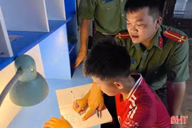 Câu chuyện đẹp của những" người thầy" mang sắc phục công an