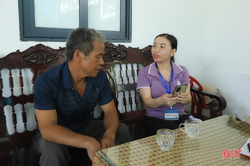 ក្រុមអ្នកស៊ើបអង្កេតនៅទីក្រុង Ha Tinh ប្រមូលព័ត៌មានដើម្បីធ្វើបញ្ជីគ្រួសារដើម្បីបម្រើជំរឿនជនបទ និងកសិកម្មឆ្នាំ 2025។ img-5571.jpg