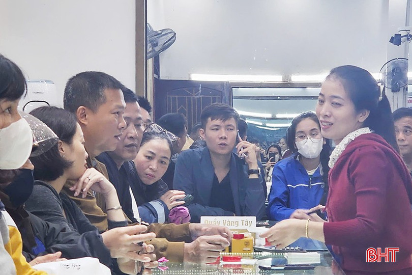Giá vàng giảm mạnh khiến nhiều nhà đầu tư lo ngại rủi ro thua lỗ nhưng cũng mở ra cơ hội mua vào với mức giá thấp. bqbht_br_2.jpg