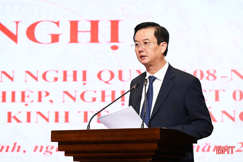 Phó Chủ tịch UBND tỉnh Trần Báu Hà báo cáo kết quả 3 năm thực hiện Nghị quyết 08 và Nghị quyết 09. bqbht_br_z6079679130945-5b792736bde110946f2a9121b0331c2e.jpg