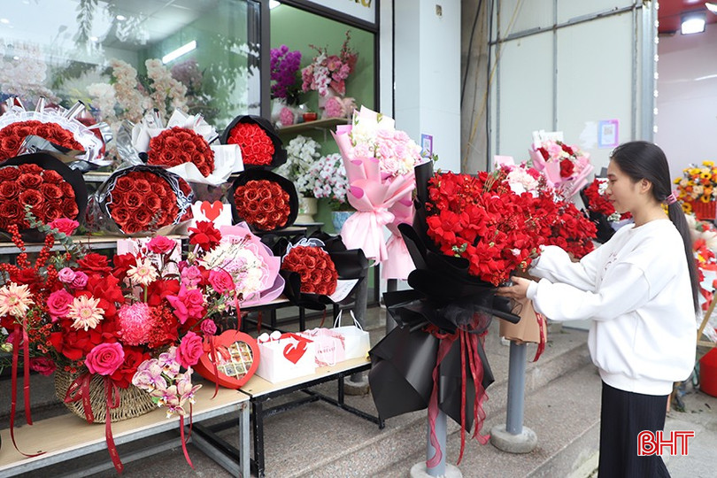 Hoa tươi là món quà được nhiều người lựa chọn trong dịp lễ tình nhân. bqbht_br_2.jpg