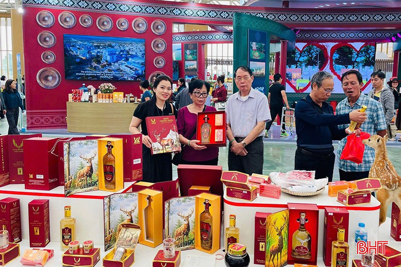 The Autumn Fair has created opportunities for Ha Tinh businesses to promote their products and expand their business networks. bqbht_br_t4.jpg
