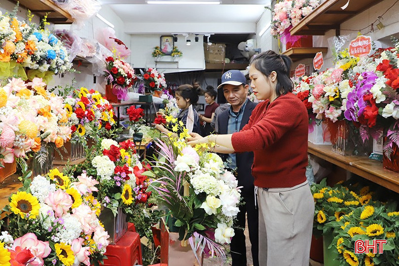 Hoa tươi là món quà chủ đạo, được nhiều người lựa chọn trong dịp lễ 8/3. bqbht_br_5.jpg