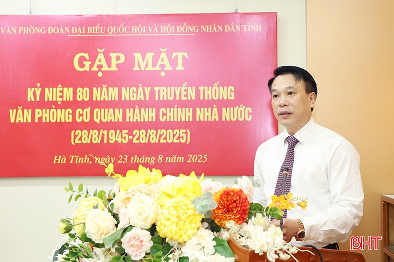 Chánh Văn phòng Đoàn ĐBQH và HĐND tỉnh Nguyễn Huy Hùng trình bày diễn văn tại buổi gặp mặt. bqbht_br_0.jpg