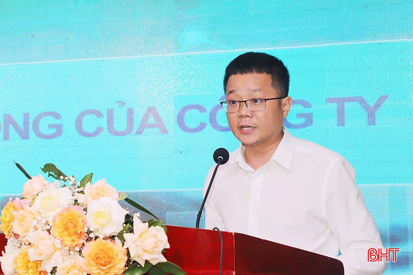 Ông Nguyễn Thế Hiệp – Phó Giám đốc Chi nhánh cấp nước thành phố báo cáo kết quả hoạt động của công ty. bqbht_br_1.jpg