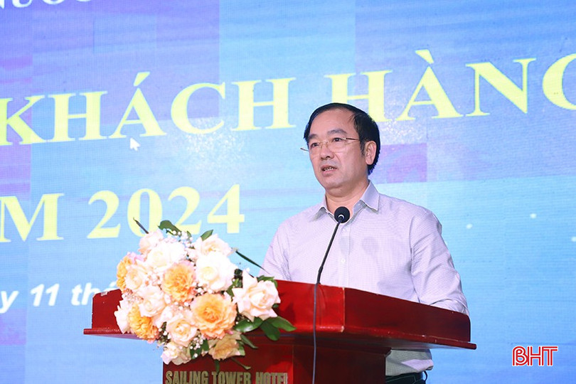 Ông Nguyễn Đức Danh - Chủ tịch Ủy ban MTTQ thành phố Hà Tĩnh: Trong những năm qua, công ty đã thực hiện tốt các nhiệm vụ, đảm bảo việc cấp nước cho người dân. Đến nay, sản lượng và chất lượng nước cơ bản đáp ứng sinh hoạt và sản xuất của người dân, thủ tục thanh toán ngày càng thuận tiện. Đề nghị công ty tiếp tục quan tâm nâng cao chất lượng người nước; nâng cao chất lượng phục vụ, kịp thời khắc phục khi có phản ánh từ người dân; quản lý chặt chẽ, bảo vệ nguồn nước từ đầu nguồn hồ Bộc Nguyên; tăng cường đầu tư, cải tạo các tuyến ống cũ, thường xuyên kiểm tra bảo dưỡng đồng hồ cho người dân;... bqbht_br_9.jpg