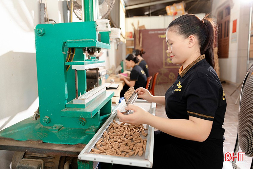 Trầm hương Tâm Thiên Hương (TP Hà Tĩnh) được công nhận sản phẩm công nghiệp nông thôn tiêu biểu cấp tỉnh (năm 2023). bqbht_br_0.jpg