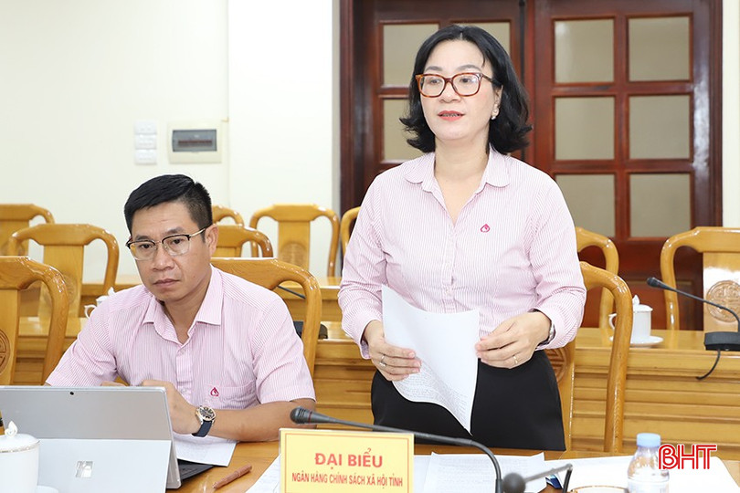 Bà Bùi Thị Ngọc Hà - Giám đốc NHCSXH tỉnh báo cáo kết quả công tác tín dụng chính sách trên địa bàn 9 tháng năm 2025. bqbht_br_a1.jpg