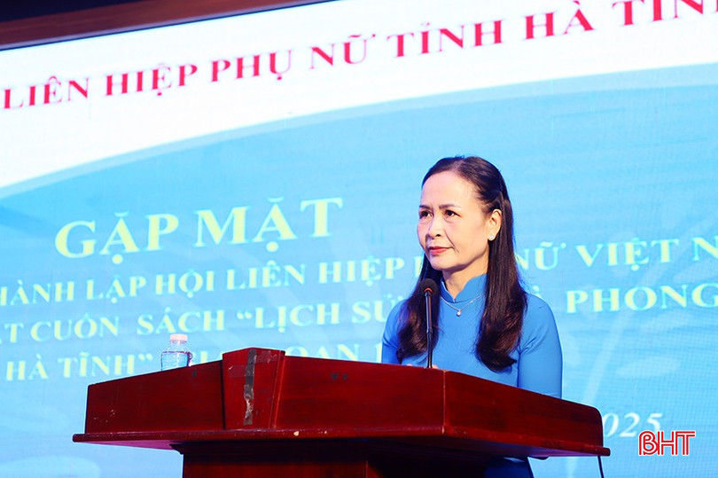 Chủ tịch Hội Liên hiệp Phụ nữ tỉnh Nguyễn Thị Lệ Hà trình bày diễn văn tại chương trình gặp mặt. bqbht_br_6.jpg