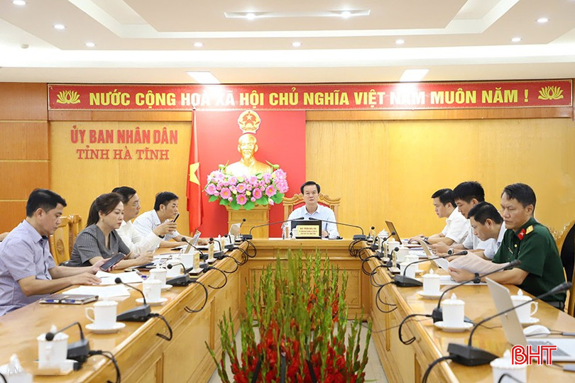 Phó Chủ tịch UBND tỉnh Trần Báu Hà điều hành điểm cầu Hà Tĩnh. bqbht_br_1.jpg