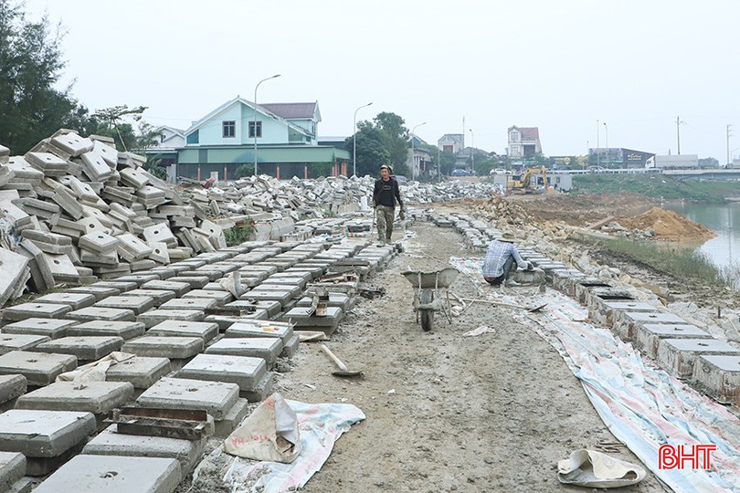 Dự án nâng cấp tuyến kè kết hợp đường hai bên bờ sông Trí đoạn từ cầu Trí đến cầu Chợ Cầu được các nhà thầu tập trung thi công với kỳ vọng hoàn thành vào tháng 5/2025. bqbht_br_5.jpg