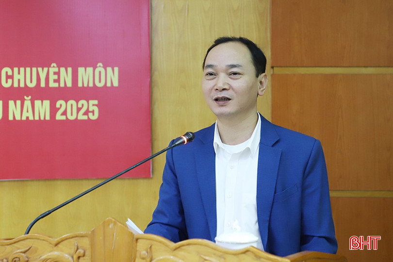 Phó Bí thư Đảng ủy Khối CCQ&DN tỉnh Nguyễn Thiều Quang: Thời gian tới, đề nghị Văn phòng UBND tỉnh tiếp tục đẩy mạnh công tác giáo dục chính trị tư tưởng cho cán bộ, đảng viên, người lao động; làm tốt hơn việc cải cách hành chính, xử lý hồ sơ công việc đáp ứng yêu cầu nhiệm vụ; phối hợp tốt giữa các bộ phận và các sở, ban, ngành để thực hiện nhiệm vụ được giao; thực hiện tốt quy chế làm việc; thực hiện tốt hơn công tác tham mưu cho lãnh đạo tỉnh; tập trung xử lý các tồn đọng, vướng mắc… bqbht_br_1.jpg